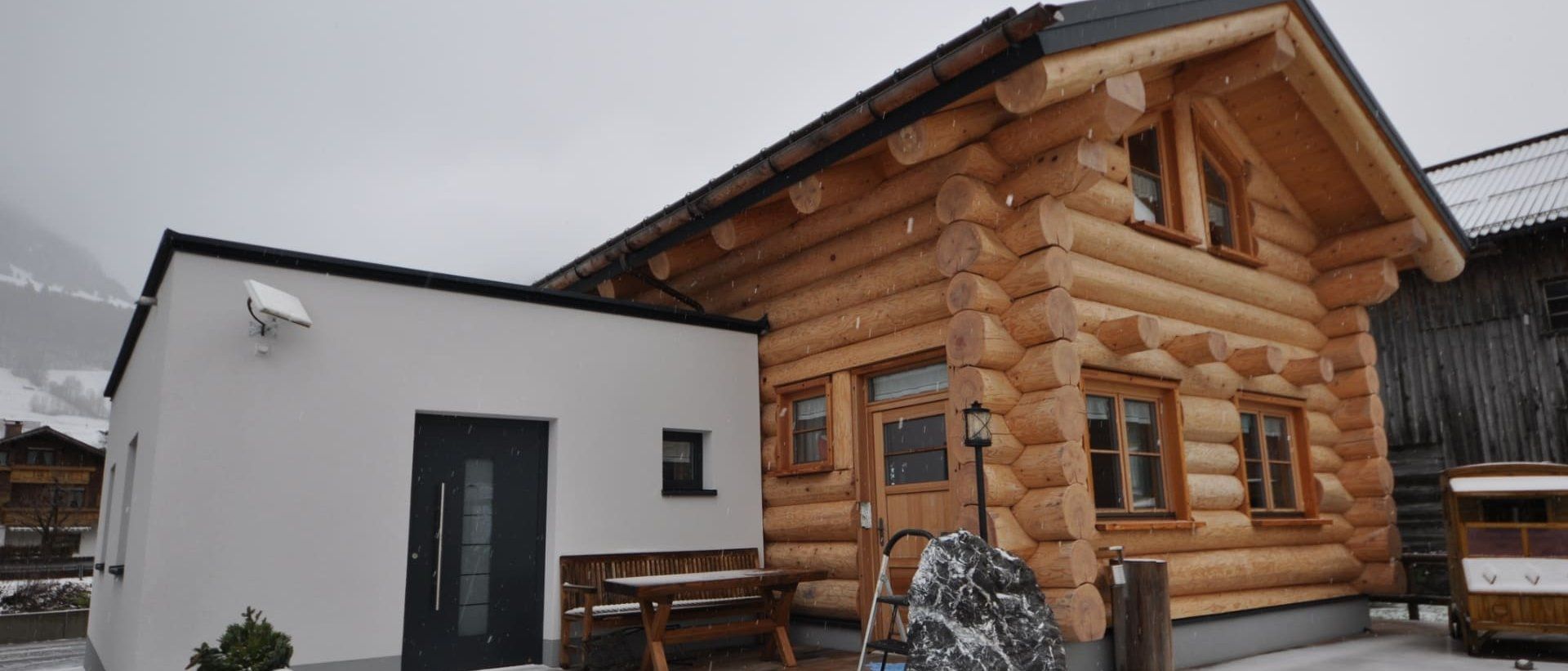 Moderne Küche in einem Blockhaus