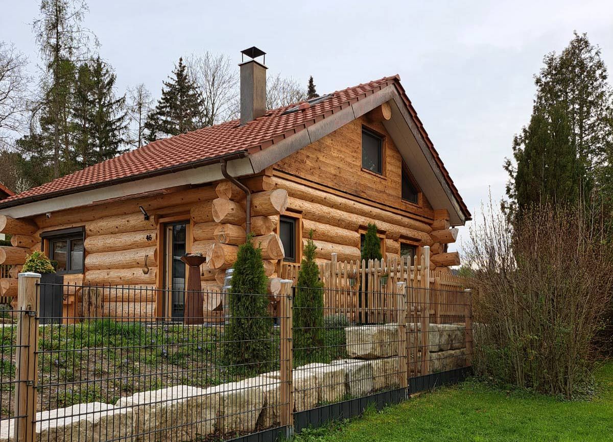 Moderne Küche in einem Blockhaus