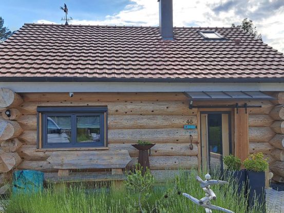 Blockhaus von außen in Rottenburg - gebaut von Naturhaus Lanz