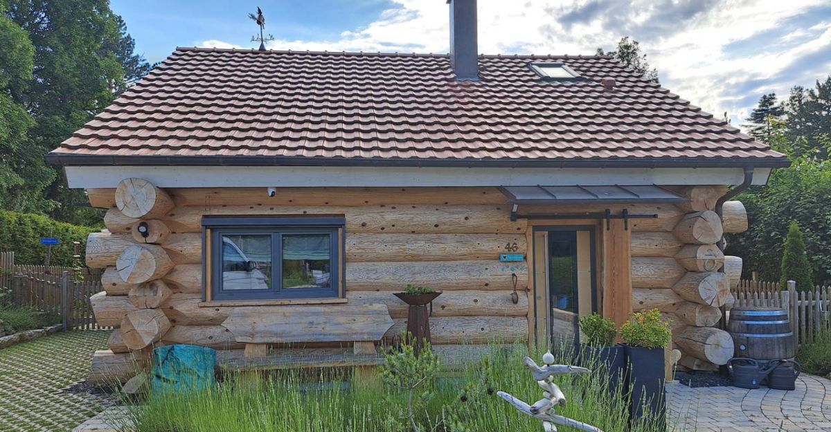 Blockhaus von außen in Rottenburg - gebaut von Naturhaus Lanz