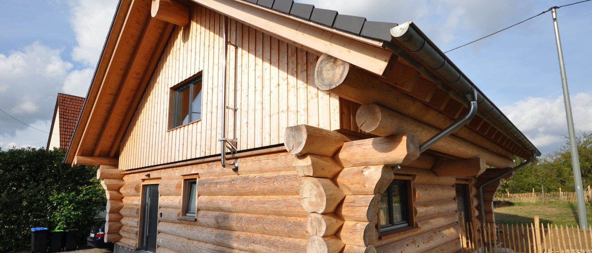 Moderne Küche in einem Blockhaus