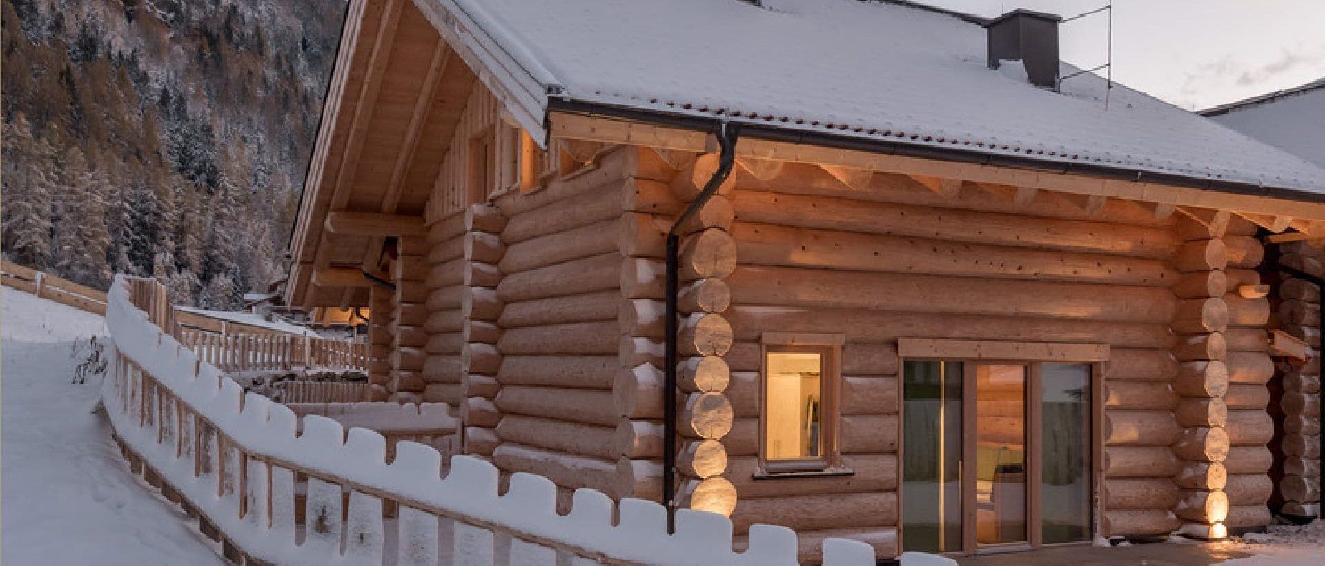 Moderne Küche in einem Blockhaus