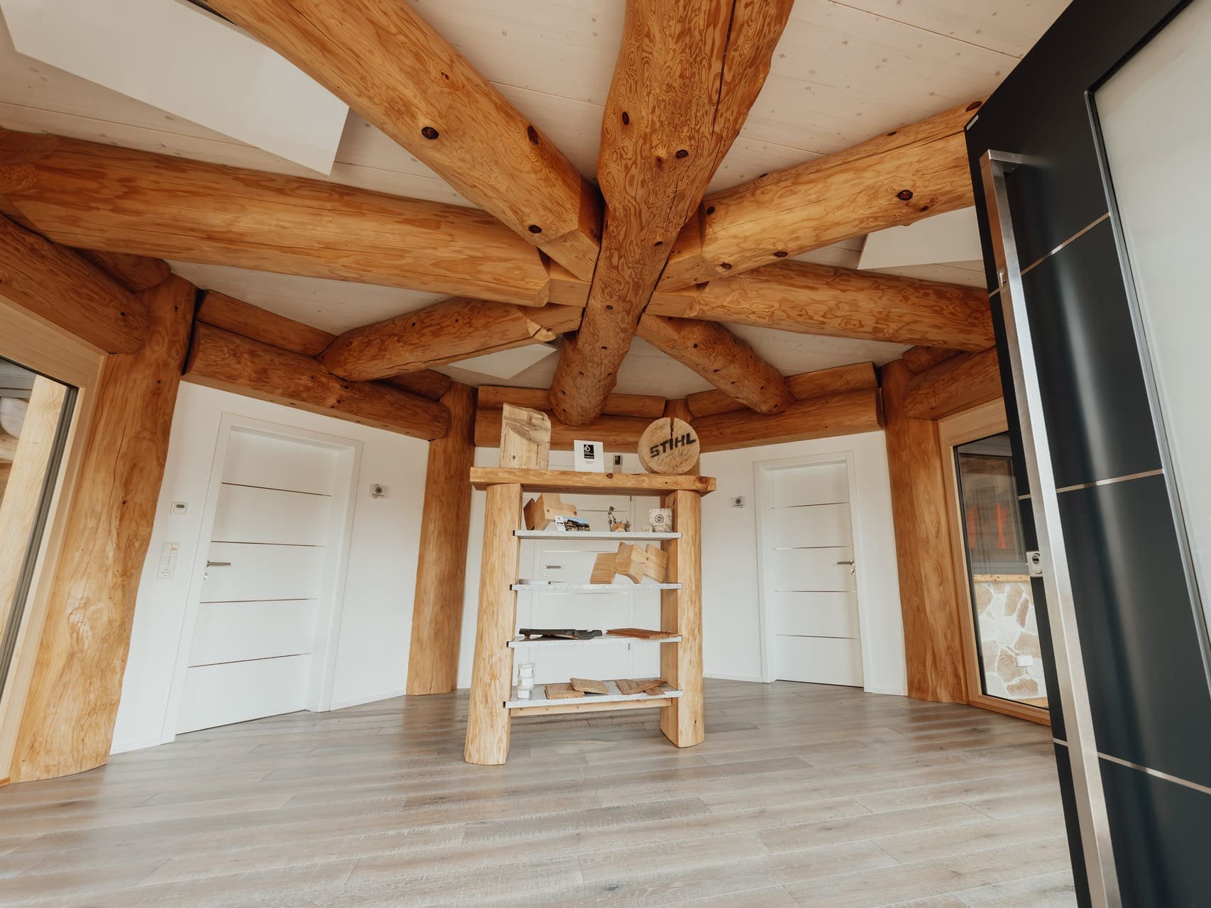 Pflege eines Blockhauses