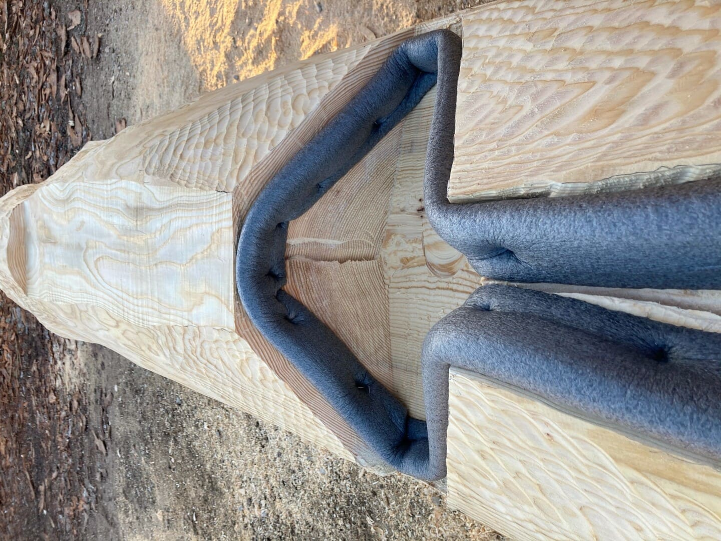 Abdichtungen an einem Naturstamm