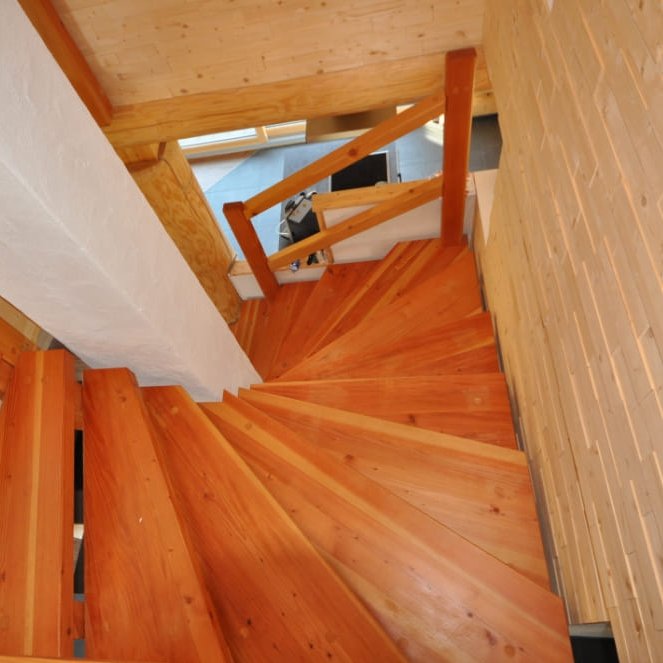 Maßgeschneiderte Holztreppe