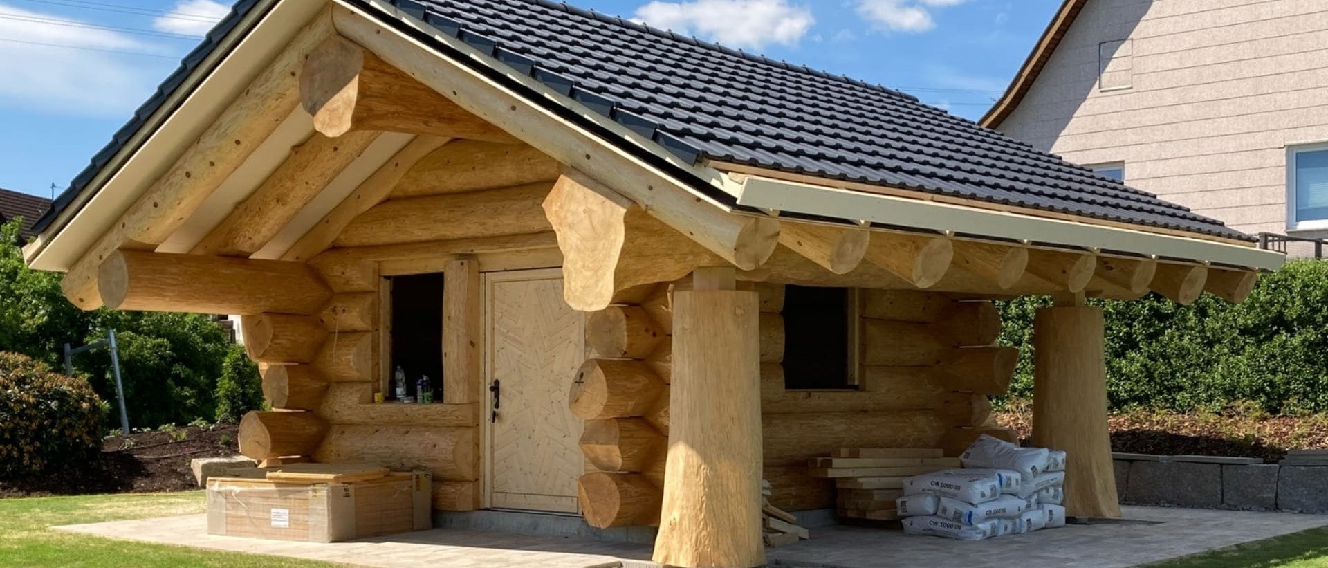 Moderne Küche in einem Blockhaus